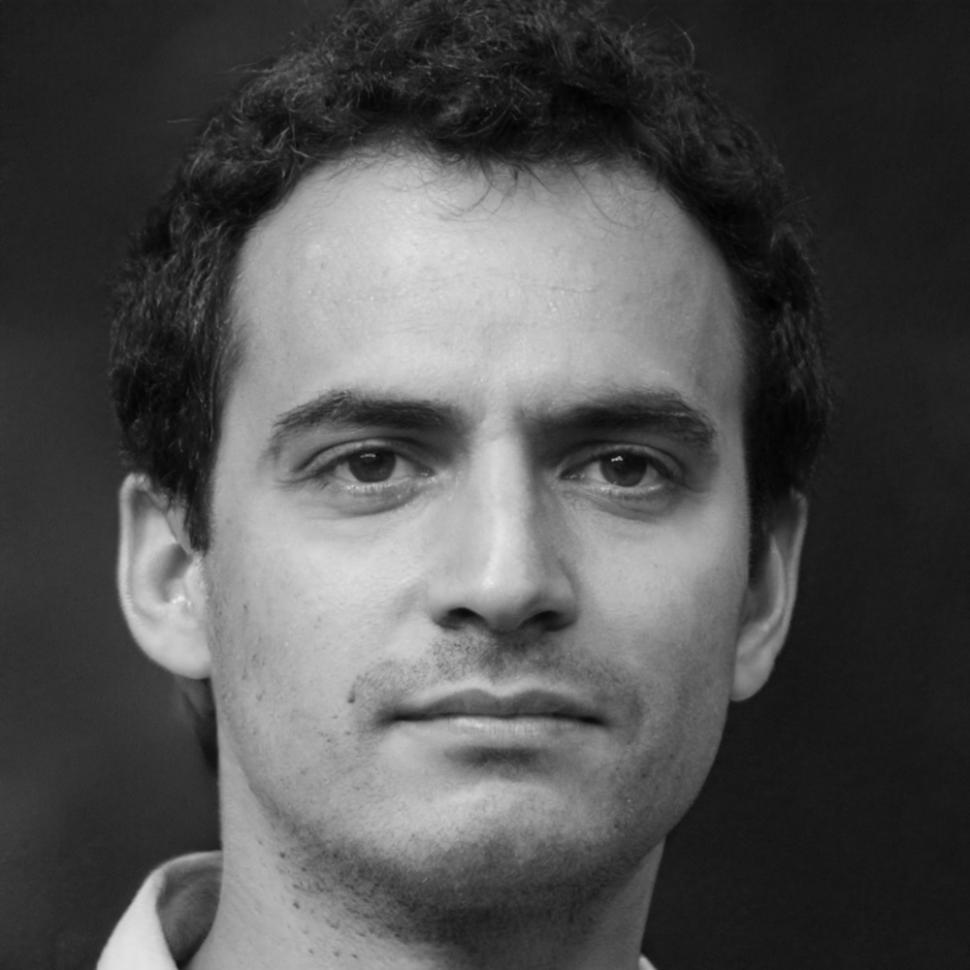 Retrato de Carlos Mendoza, artista profesional graduado del programa